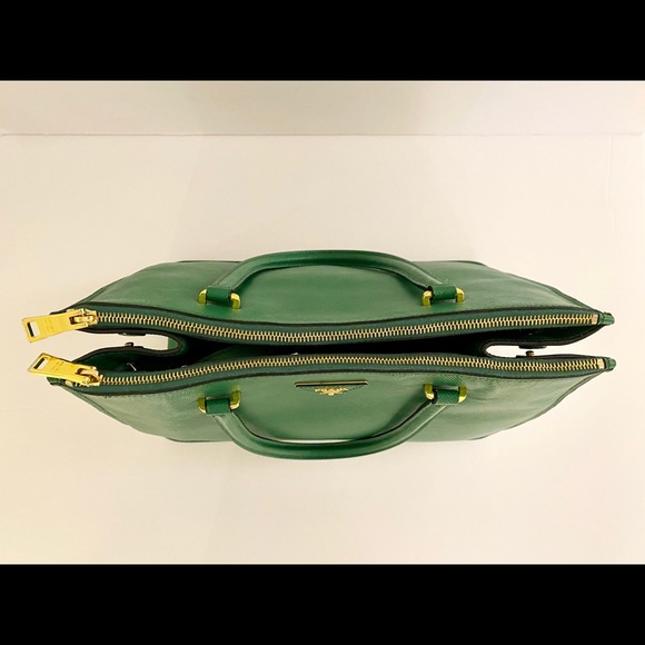 Prada Saffiano Cuir Large Double Zip Tote in Verte - Picture 8 of 15